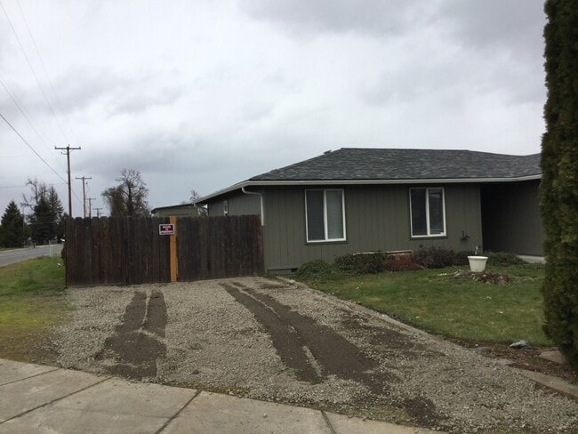 Building Photo - Cute Home in Great Southwest Neighborhood!