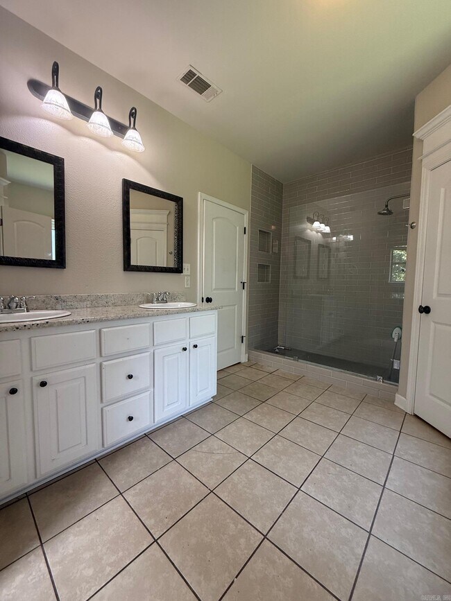 Building Photo - 8705 Wingate Dr
