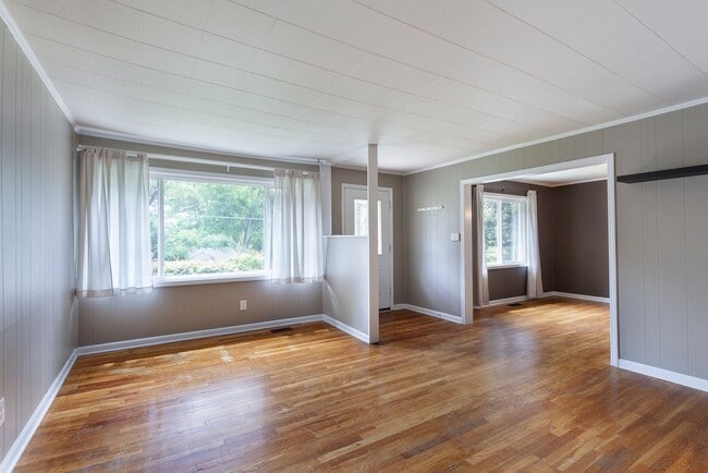 Building Photo - OPEN HOUSE:Spacious 3 beds & 3 Full Baths ...