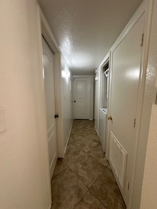Building Photo - 2 Bedroom condo -w/d- Old Town Scottsdale/...