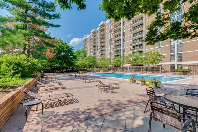 Pool is behind the condo - 1016 S Wayne St