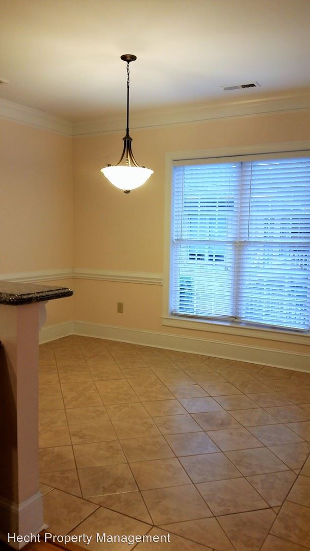 Building Photo - 3602 Live Oaks Ave