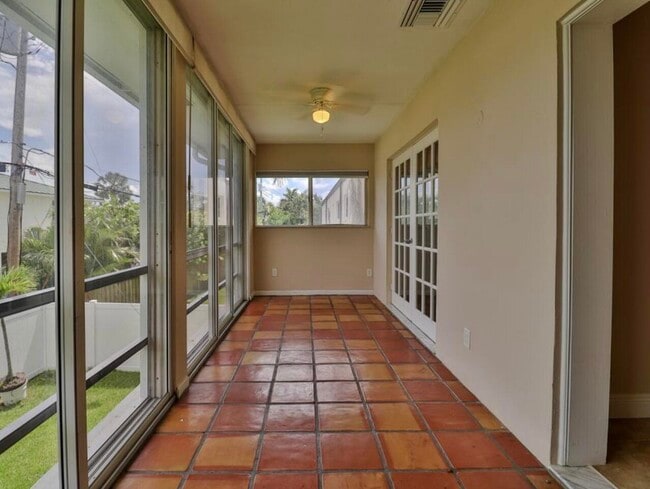 Building Photo - 118 Yacht Club Dr