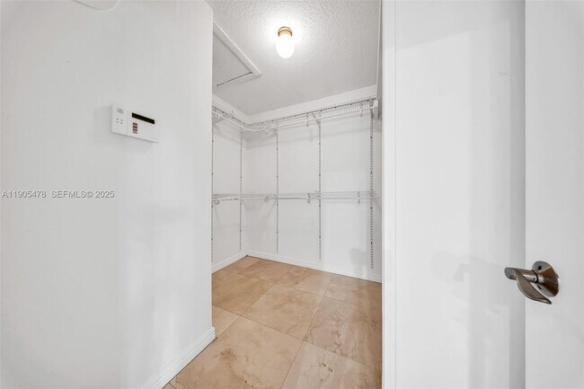 Building Photo - 4000 Alhambra Cir