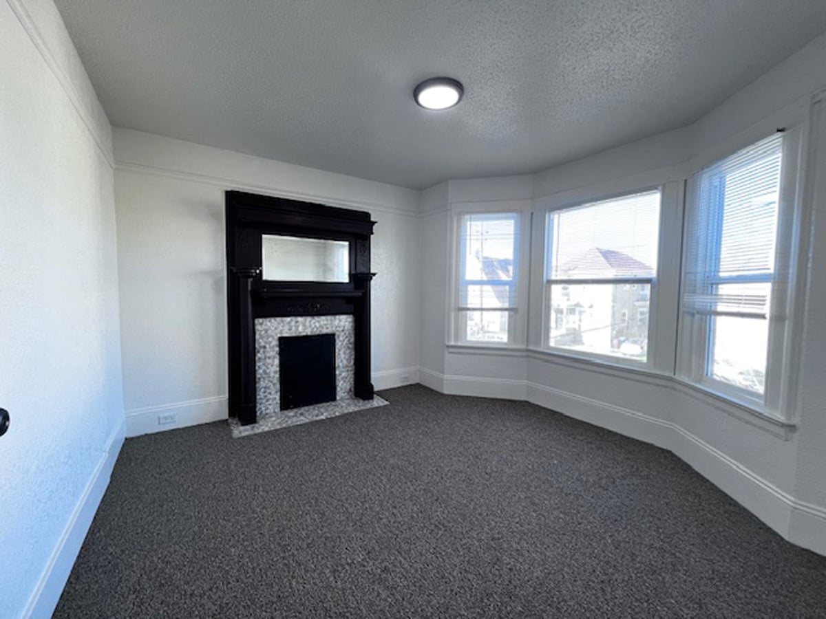 Building Photo - 709 32nd St