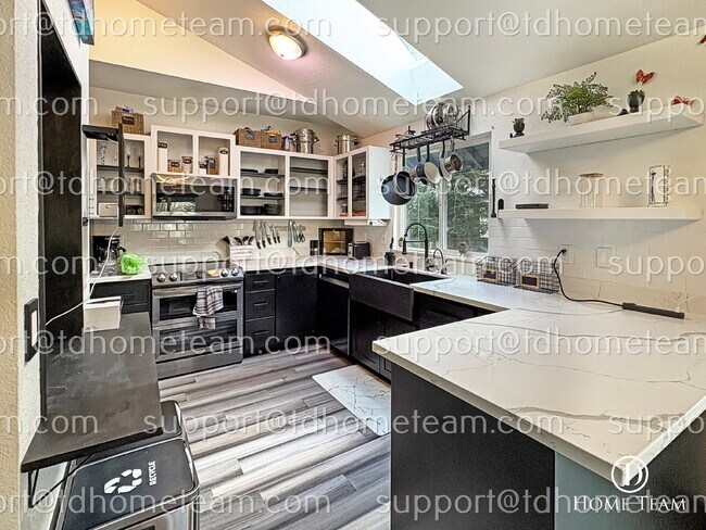 Building Photo - "Charming Lynnwood Home with Finished Basement & Movie Room – Fully Ready for You!"