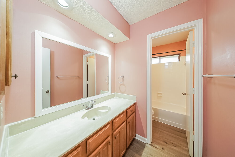 Building Photo - 940 Holly Ln