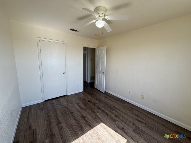 Building Photo - 5708 Greengate Dr