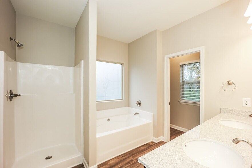 Building Photo - 115 Preserve Dr