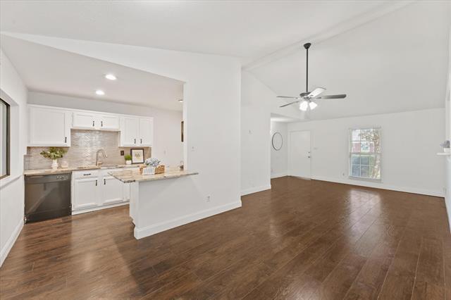 Building Photo - 500 Willow Oak Dr
