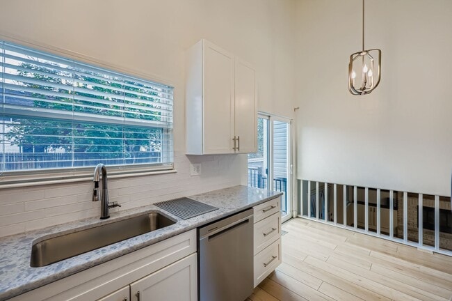 Building Photo - 3435 Mountainside Dr