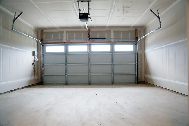 Building Photo - 14012 Lubeck Dr