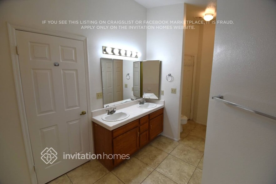 Building Photo - 7120 N 31st Dr