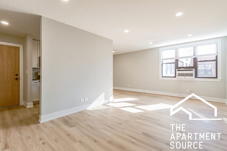 Building Photo - 540 W Aldine Ave