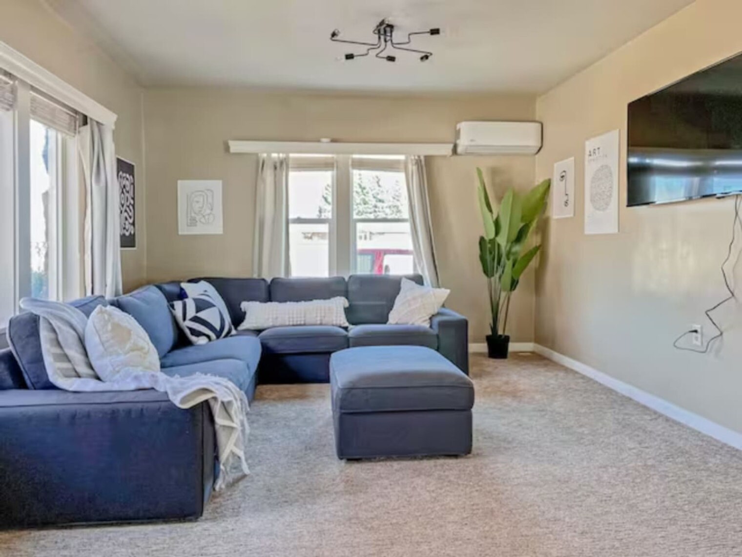 Building Photo - 170 E 100 N