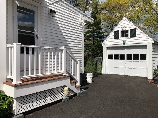 Building Photo - 360 Waltham St