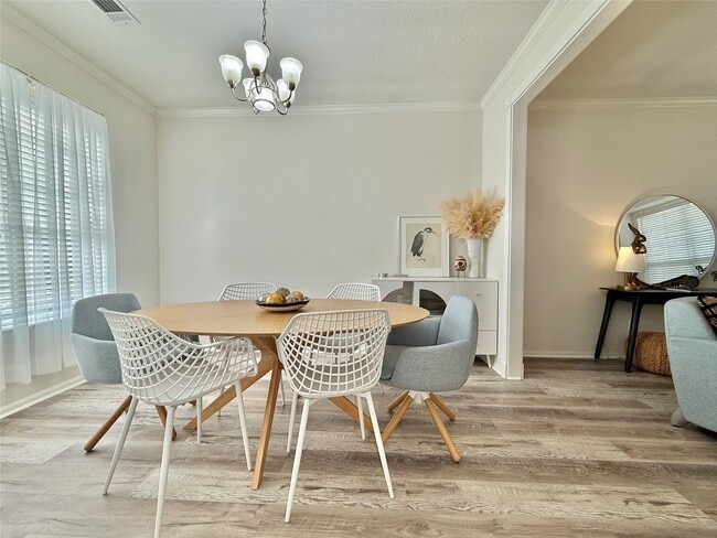 Building Photo - 2 Twin Feather Pl