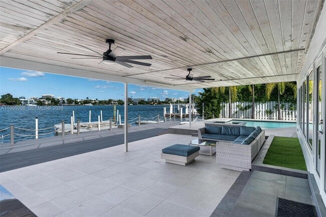 Building Photo - 1055 Stillwater Dr