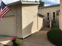 Building Photo - 2 Bedroom Townhome with pool and fitness center