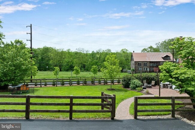 Building Photo - 2406 Upper Ridge Rd