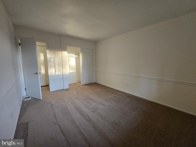 Building Photo - 1005 Worthington Dr