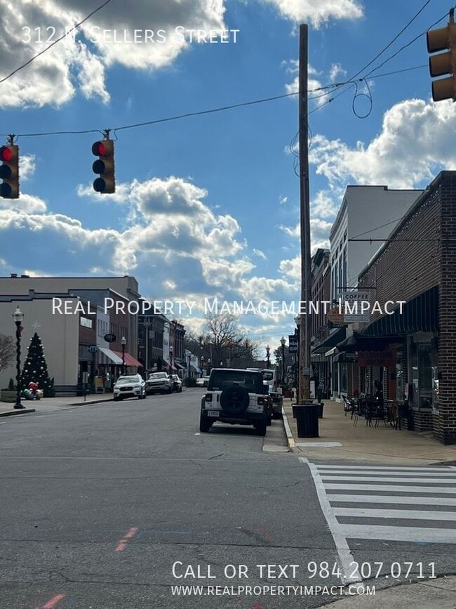 Building Photo - 312 N Sellers St