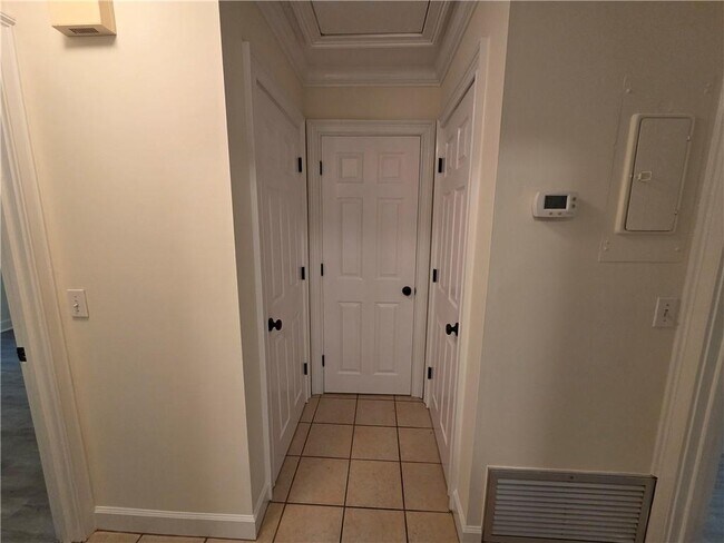 Building Photo - 800 Mallery St