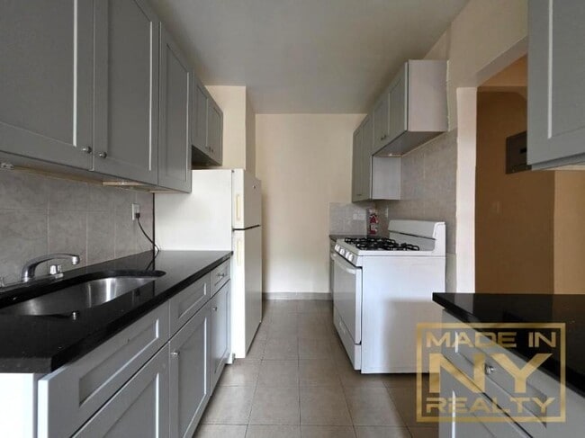 Building Photo - 2 bedroom in FLUSHING NY 11358