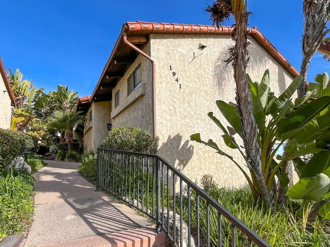 Building Photo - Charming 1 bedroom home in the Tranquil Casitas De La Costa Community.