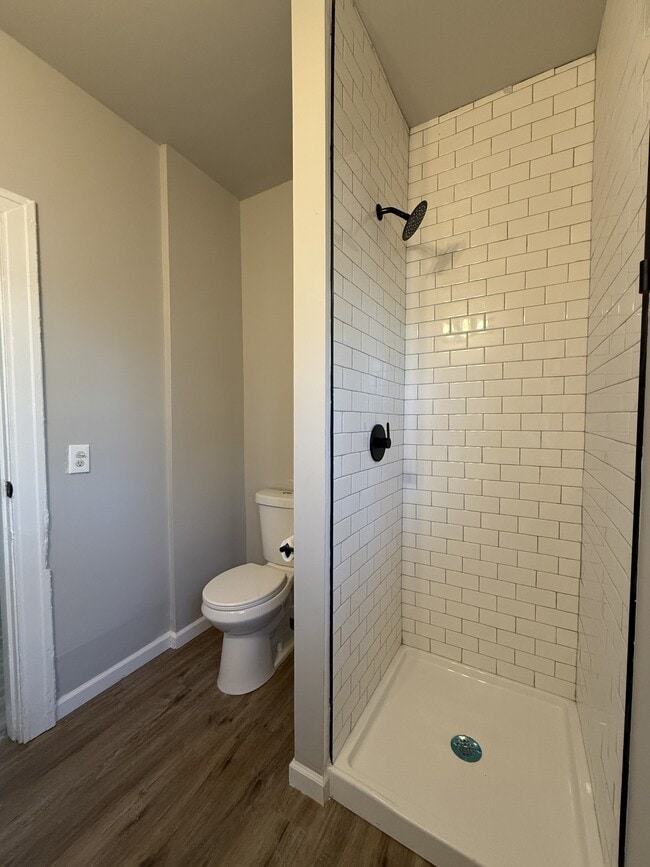 Building Photo - 39 S Quentin Ave