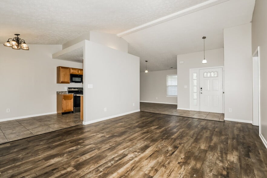 Building Photo - 1947 Mare Ave