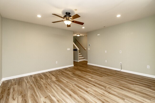 Building Photo - 3 bedroom, 2.5 bath DuPont home featuring AC!