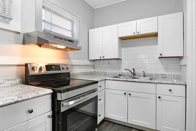 Building Photo - 2645 Grand Ave