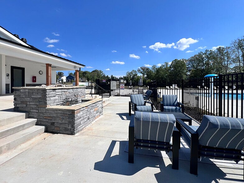 Building Photo - 111 Lennei Ln