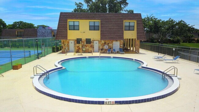 Building Photo - 744 Springdale Cir