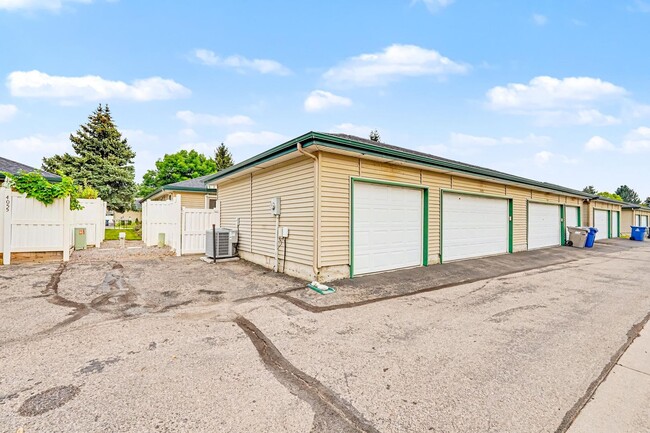 Building Photo - 4023 N Bayou Ln