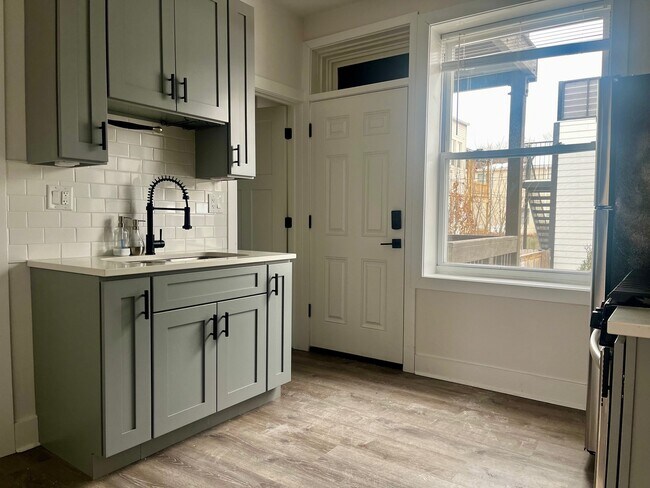 Building Photo - 5315 N Damen Ave