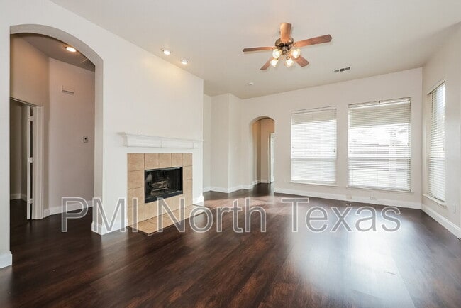 Building Photo - 6004 Lakecrest Dr