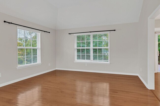 Building Photo - Beautifully Updated Home with Modern Finishes