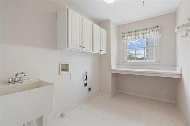 Building Photo - 7810 Brookwood Way