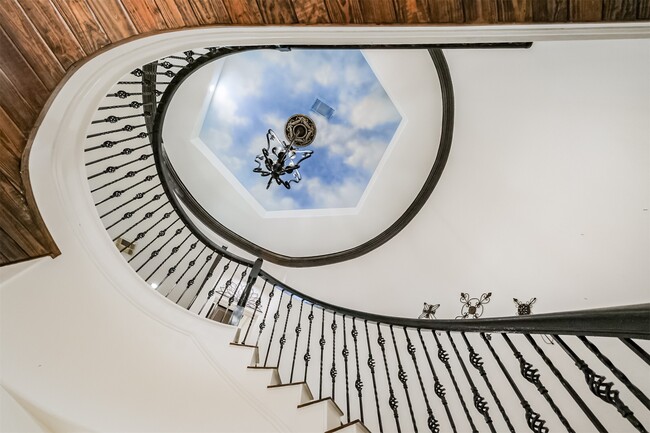 Building Photo - 1026 Kings Forest Ln