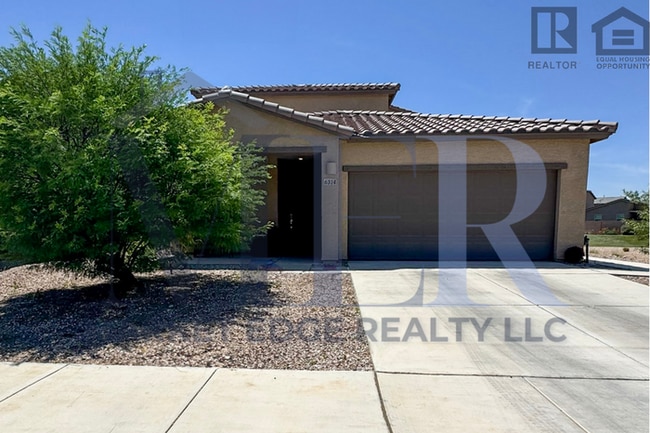 Building Photo - 4Bed/4Bath w/2 Car Gar-Tucson! $199 MOVE-I...