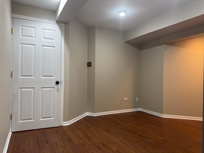 Building Photo - 552 Fairfax Ln
