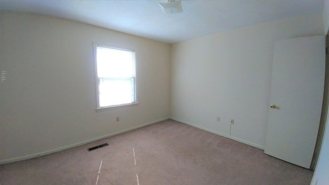 Building Photo - 2345 Statesville Blvd