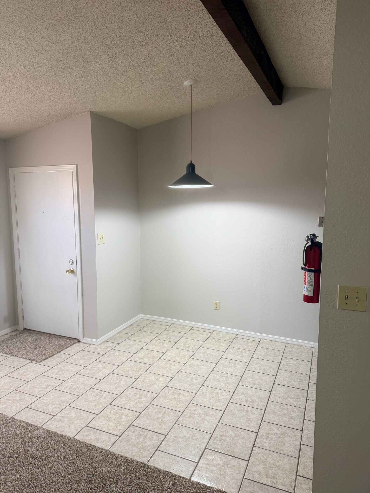 Building Photo - 828 Hardy Springs Cir