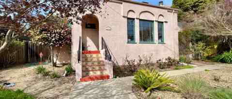 Building Photo - 245 Coombs St