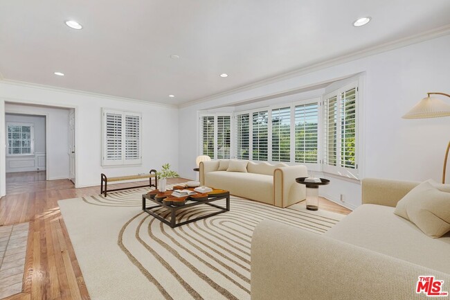 Building Photo - 3924 Woodfield Dr