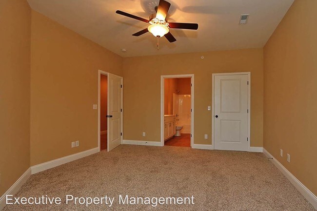 Building Photo - 2022 Walden Pond Way
