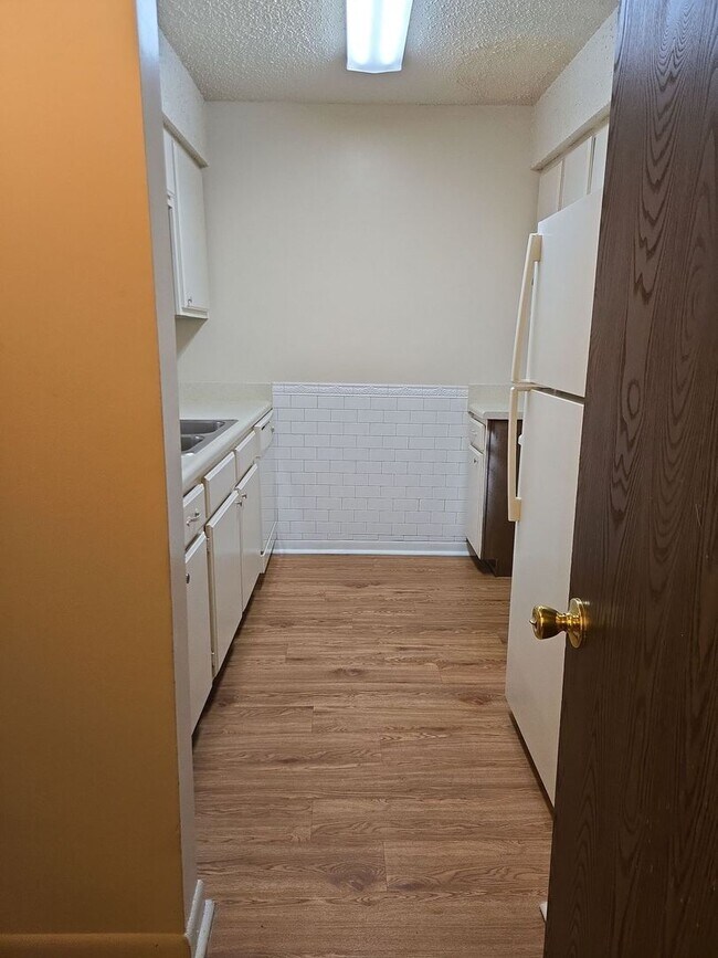 Building Photo - Spacious 1 Bedroom, 1.5 Bath Townhouse – Minutes from Nashville