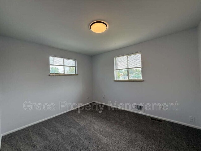 Building Photo - 1300 Quari St